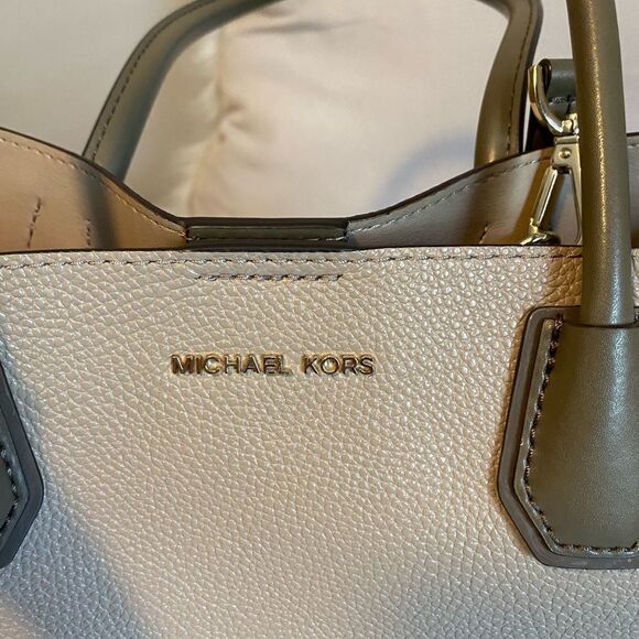 MICHAEL KORS
Mercer Gallery Medium Color Block Pebbled Leather Satchel - Picture 15 of 15